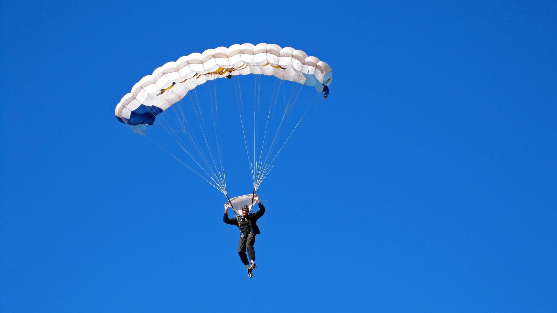 中国队后卫吉梅内斯在巴黎奥运会上表现出色，吉梅内斯哭